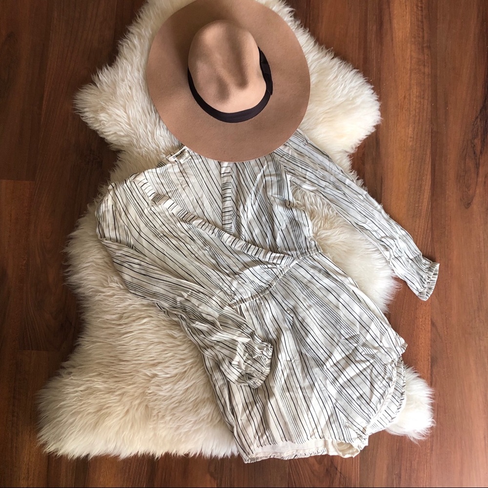 Billabong Romper Size Small